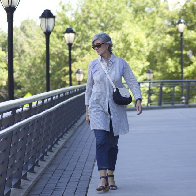 Casual outfit for 50 year old woman with long shirt and crop jeans